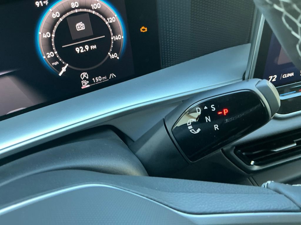 New 2025 Volkswagen Tiguan SE image 18