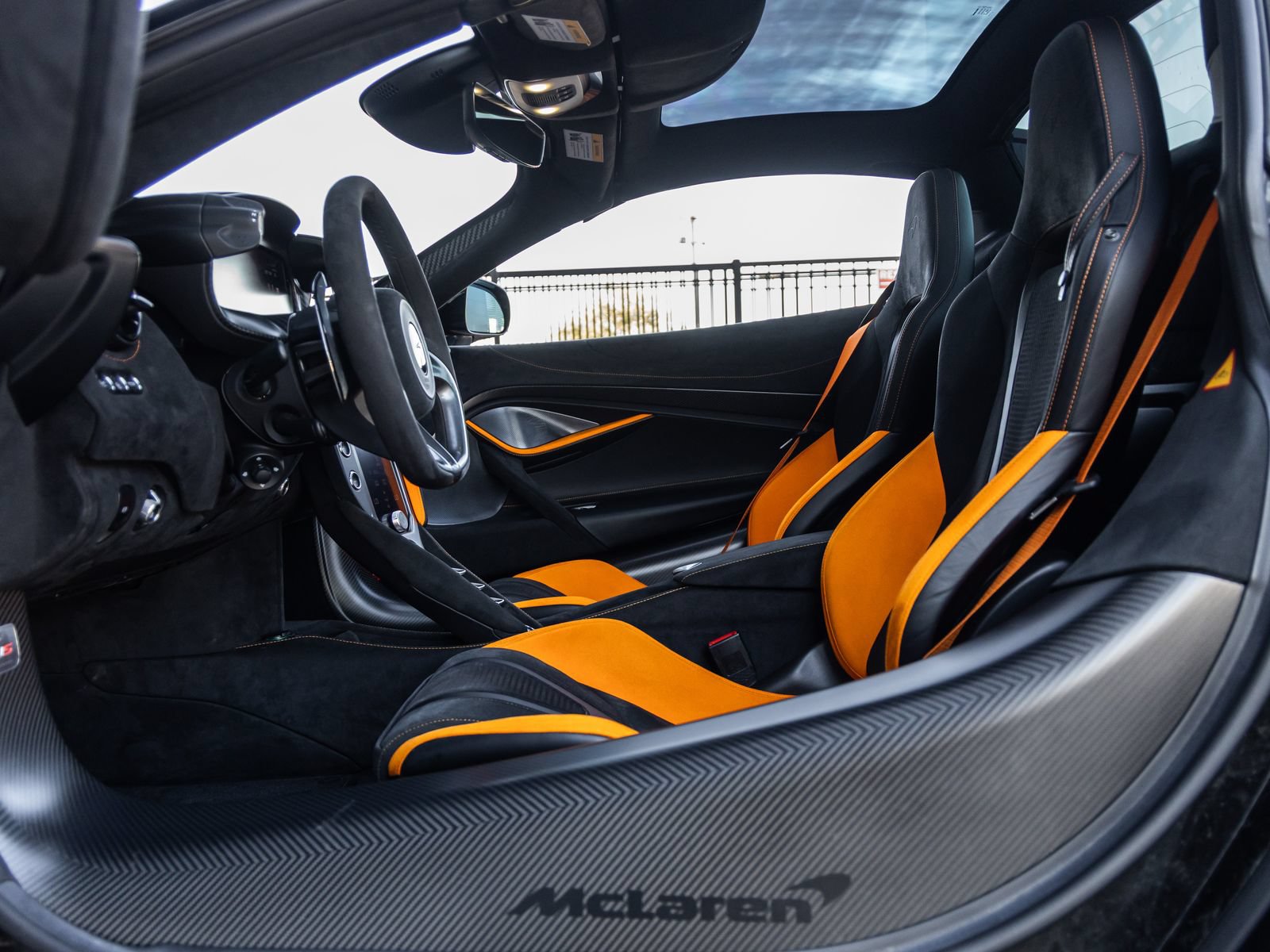 Used 2024 McLaren 750S Spider RWD image 22