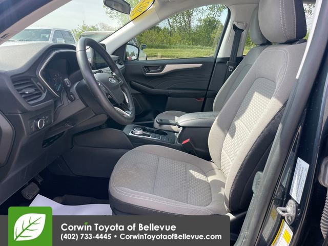 Used 2022 Ford Escape SE w/ SE Sport Appearance Package AWD/4WD image 17