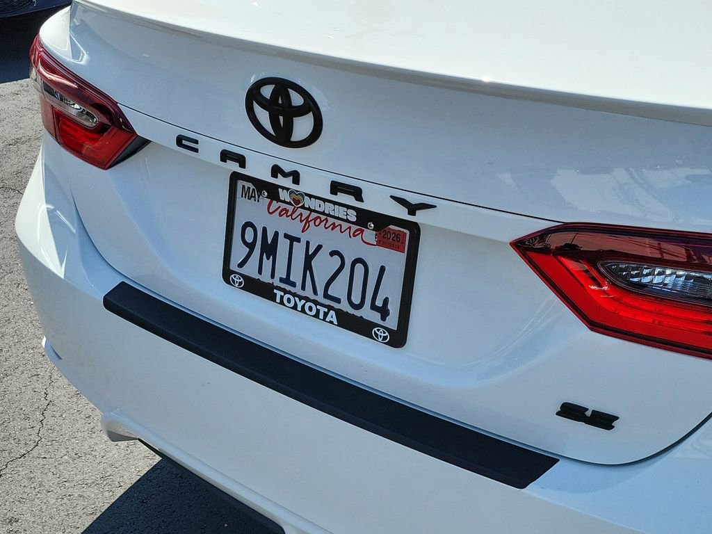 Used 2024 Toyota Camry SE image 9
