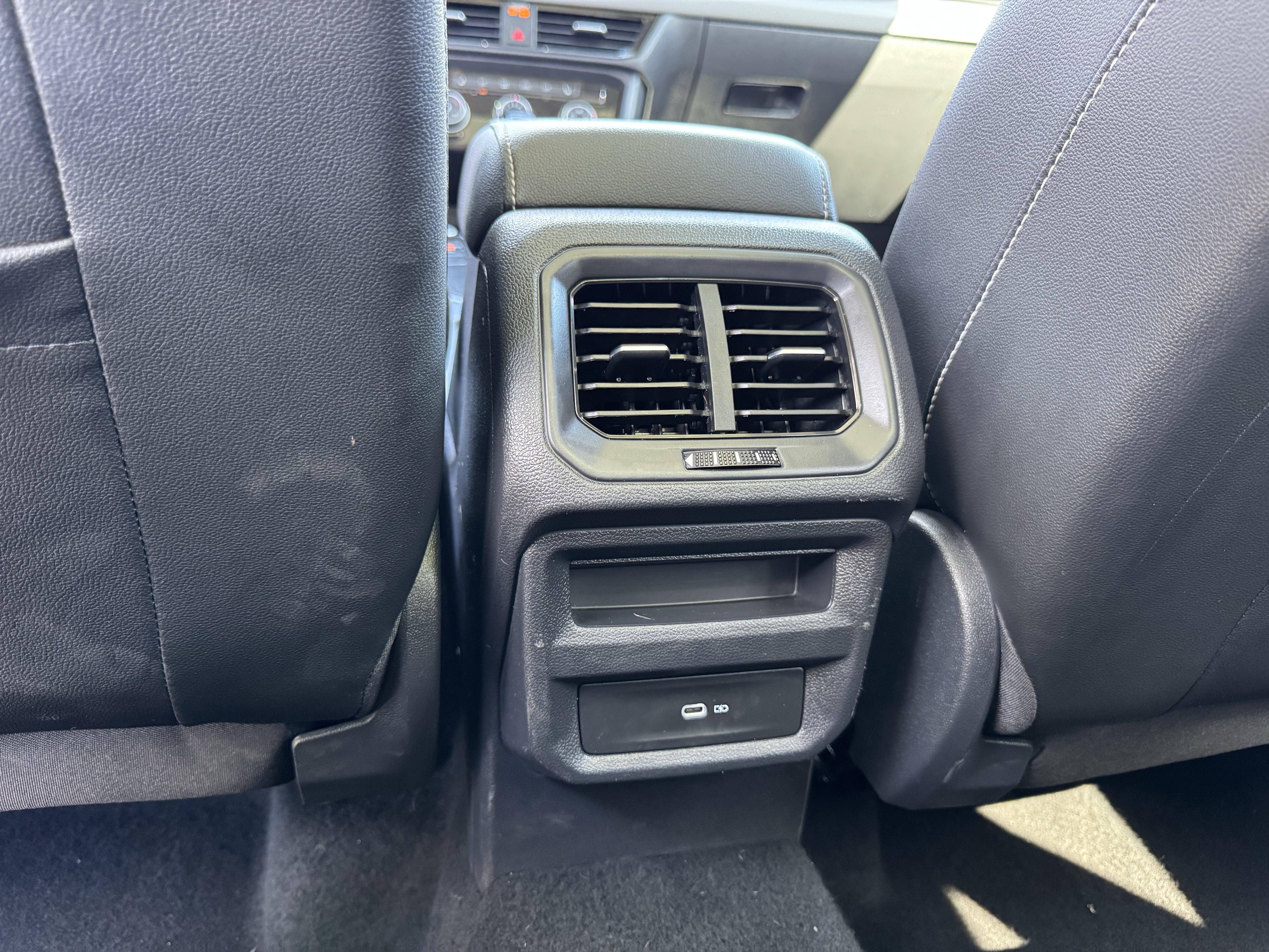 Used 2023 Volkswagen Taos SE w/ Panoramic Sunroof Package FWD image 31