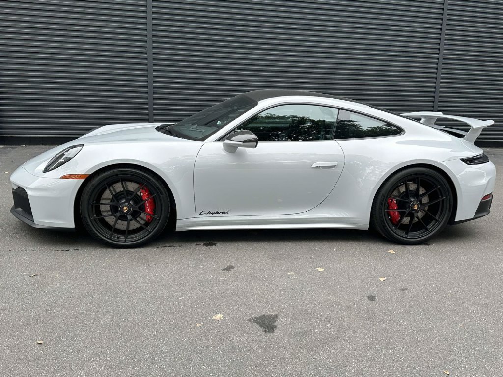 New 2026 Porsche 911 Carrera GTS RWD image 2