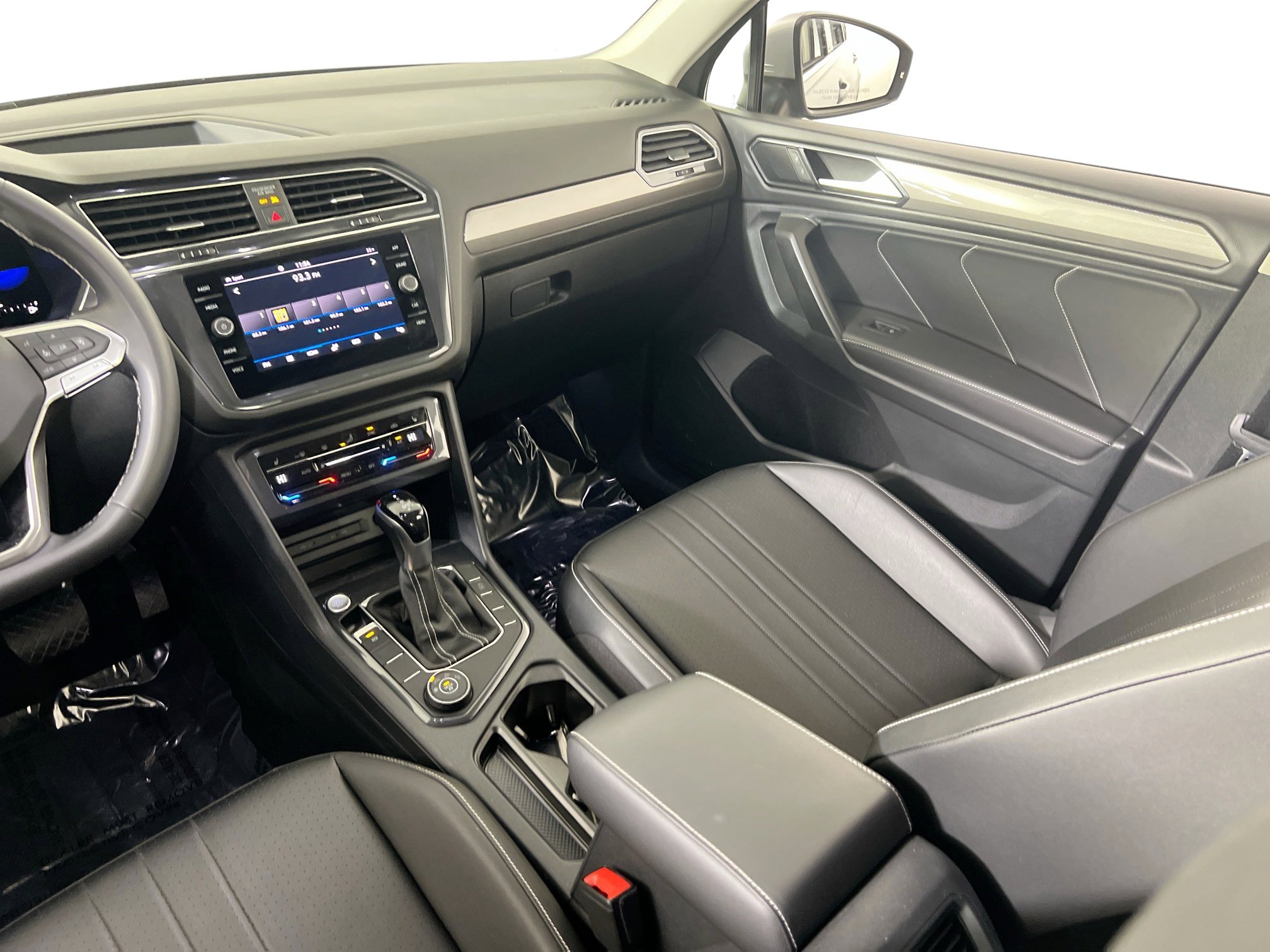 Used 2022 Volkswagen Tiguan SE AWD/4WD image 22