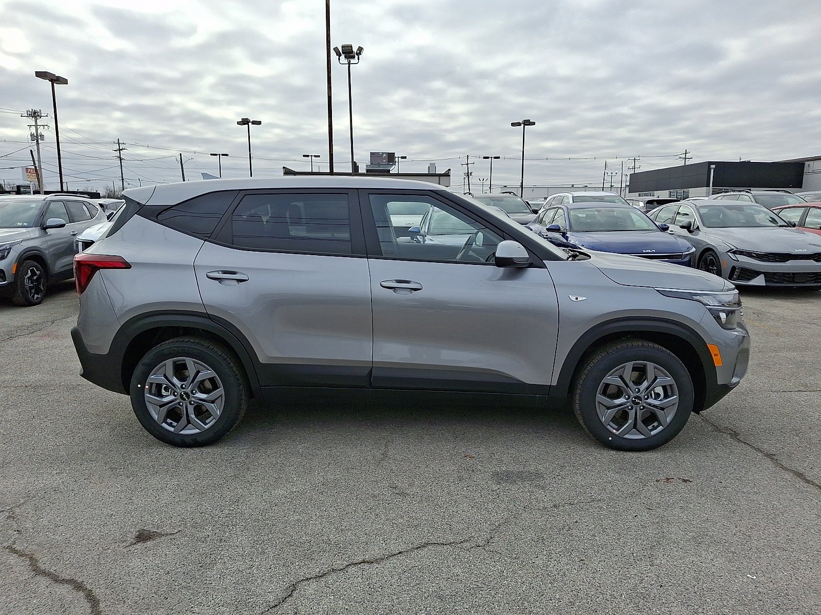 New 2026 Kia Seltos LX image 9