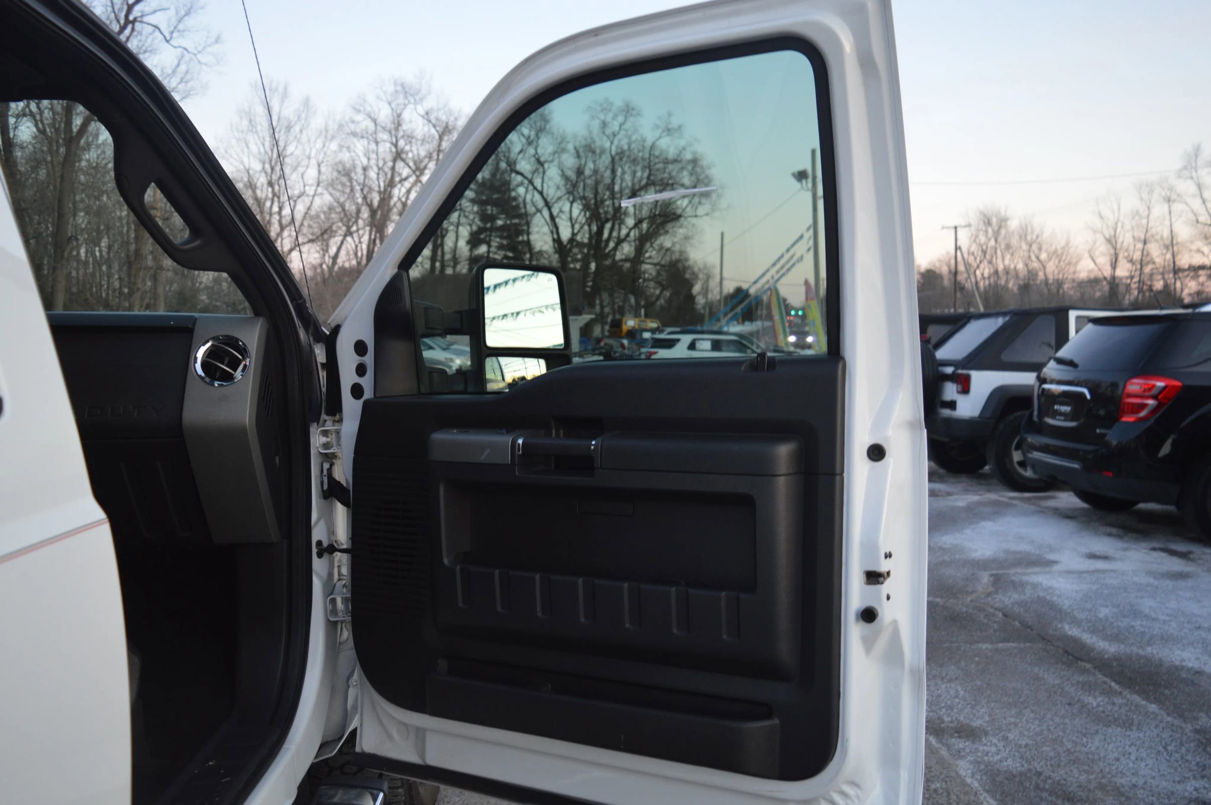 Used 2011 Ford F350 Lariat w/ Lariat Interior Pkg image 23