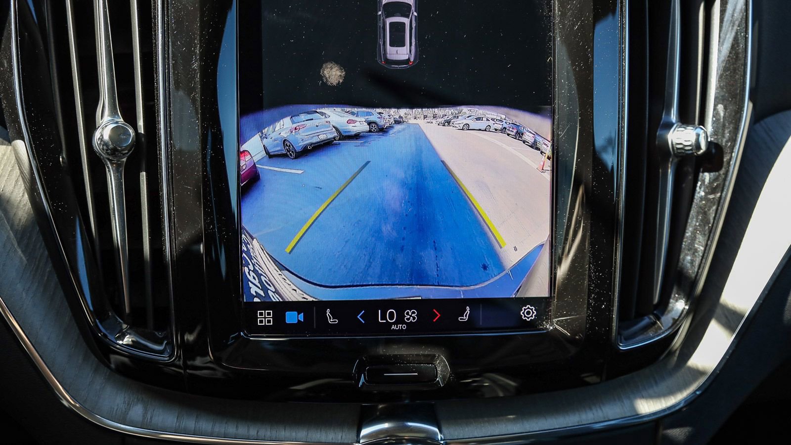 Used 2025 Volvo XC60 B5 Plus image 25