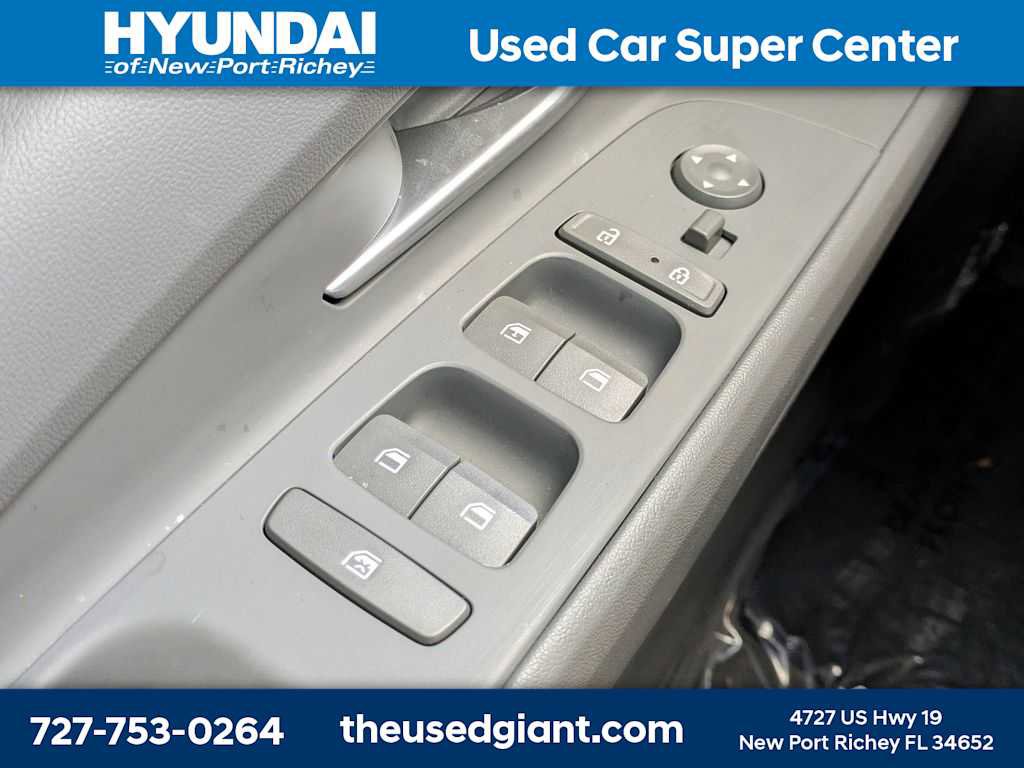 Used 2023 Hyundai Elantra SE image 23