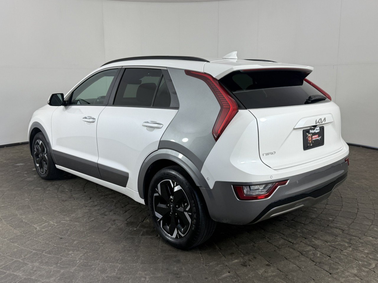Used 2024 Kia Niro Wave w/ Wave Preserve Package FWD image 5