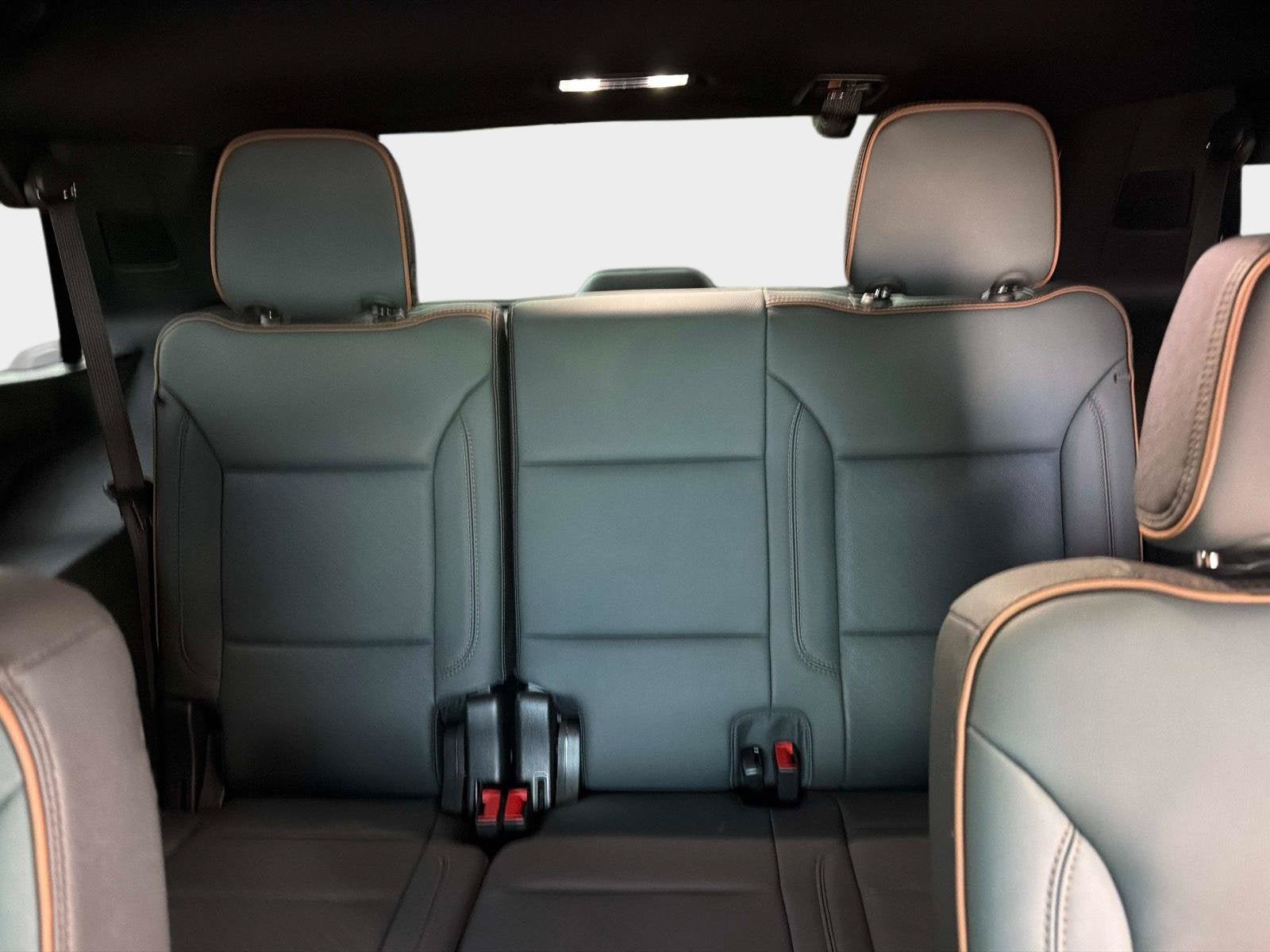 Used 2025 GMC Yukon AT4 w/ AT4 Premium Plus Package AWD/4WD image 16