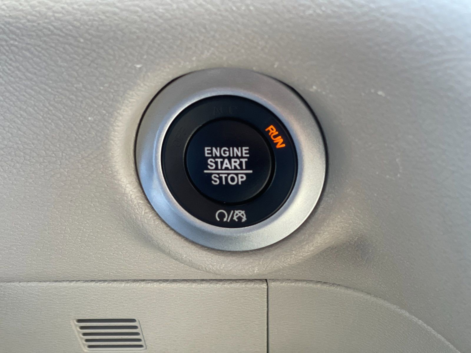 Used 2024 Chrysler Pacifica Touring-L image 25
