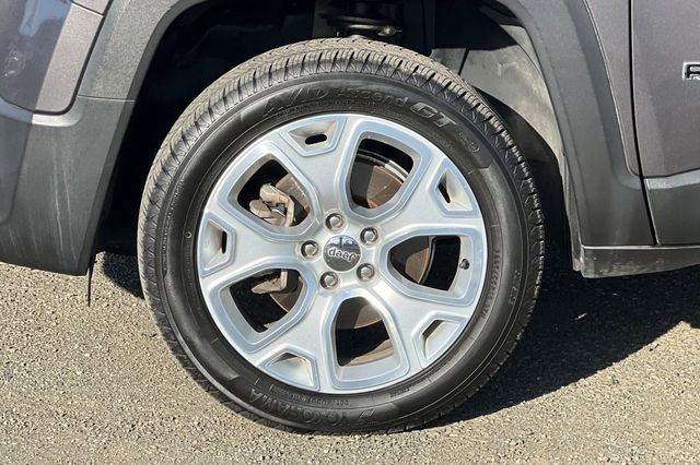 Used 2017 Jeep Renegade Limited image 34