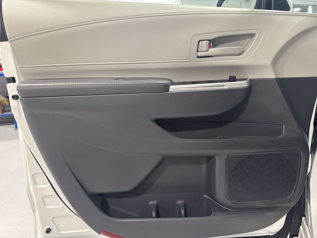 Used 2022 Toyota Sienna LE FWD image 23