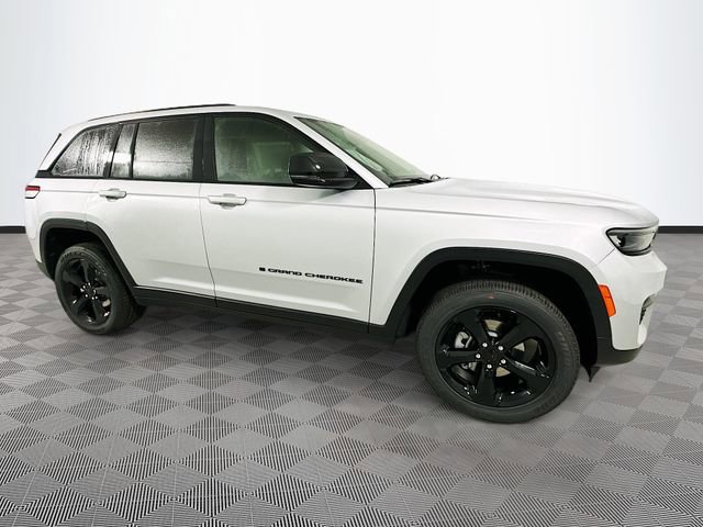 New 2025 Jeep Grand Cherokee Altitude image 3