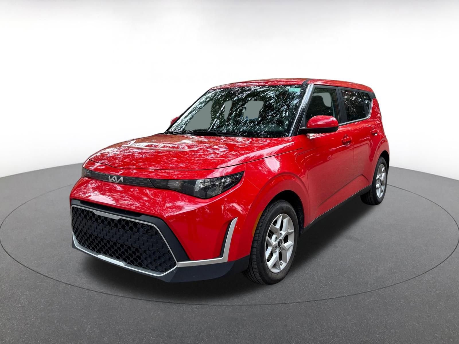 Used 2025 Kia Soul LX w/ LX Technology Package FWD image 3