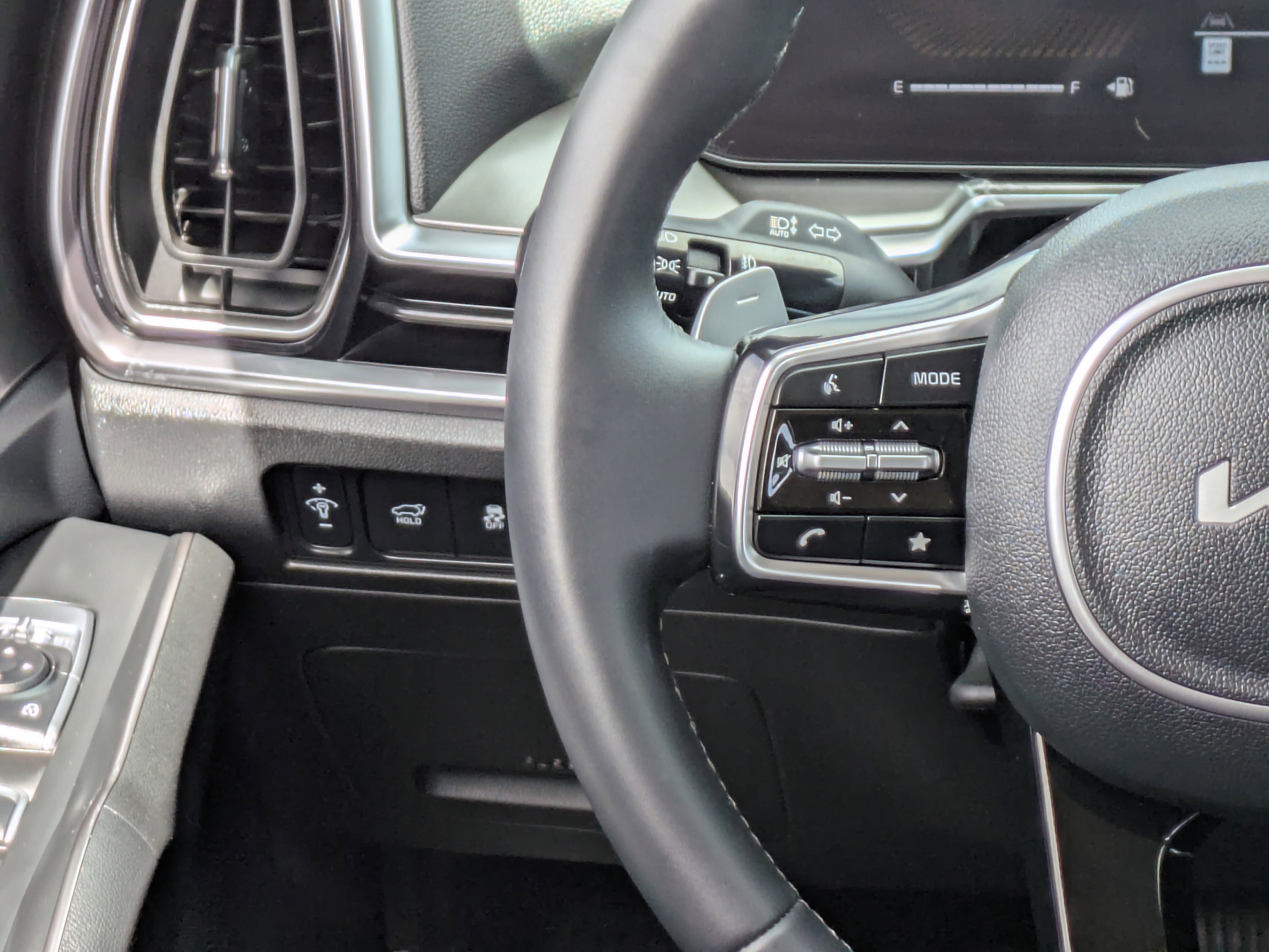 Certified 2025 Kia Sorento EX image 23