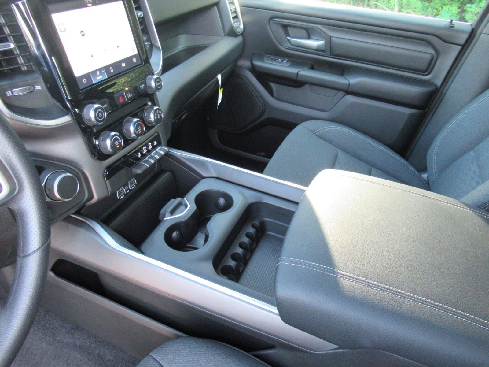 New 2026 RAM 1500 Express AWD/4WD image 17