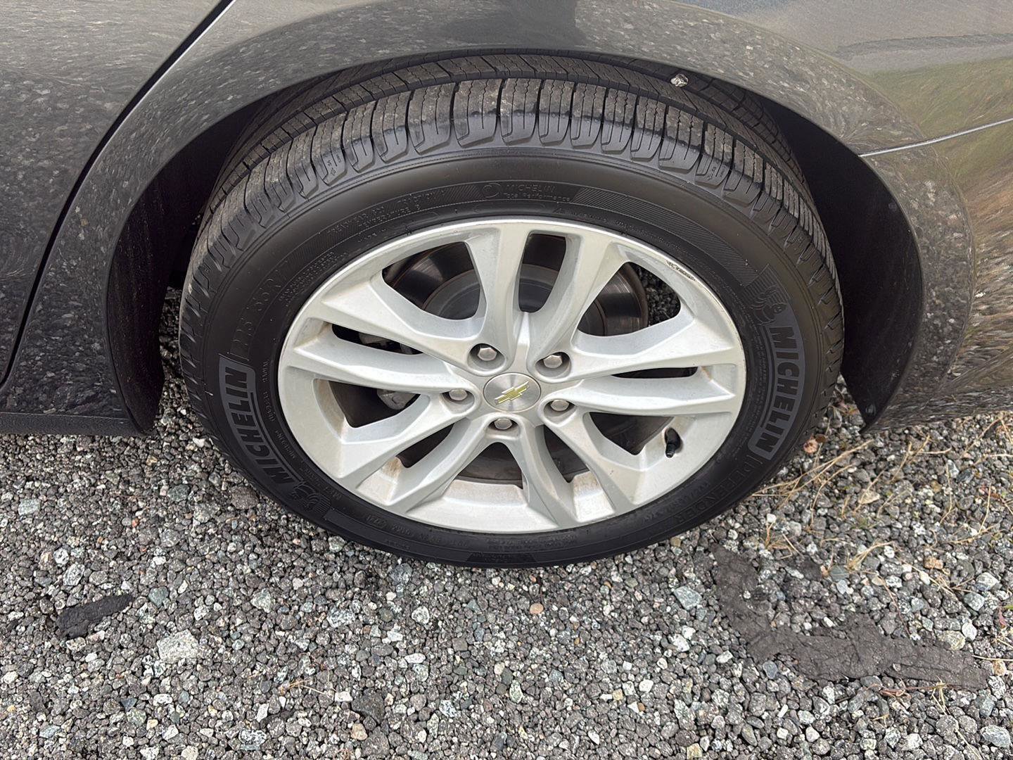 Used 2017 Chevrolet Malibu LT FWD image 10