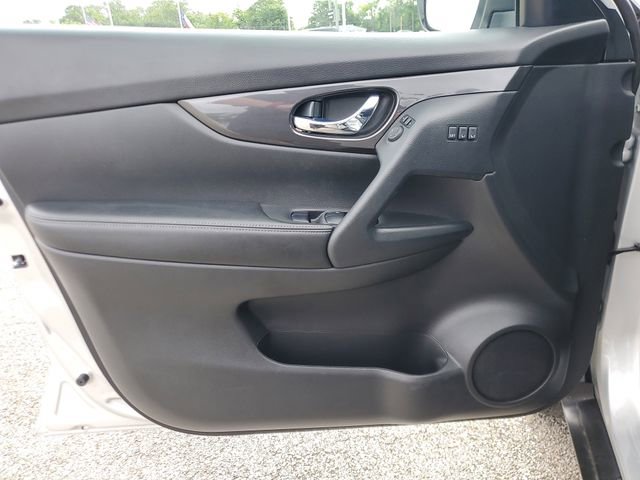 Used 2020 Nissan Rogue SV w/ Premium Package FWD image 17