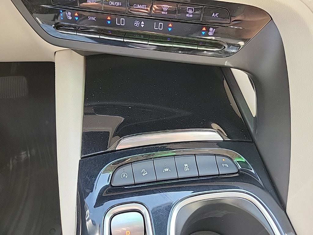 Used 2021 Buick Envision Avenir AWD/4WD image 16
