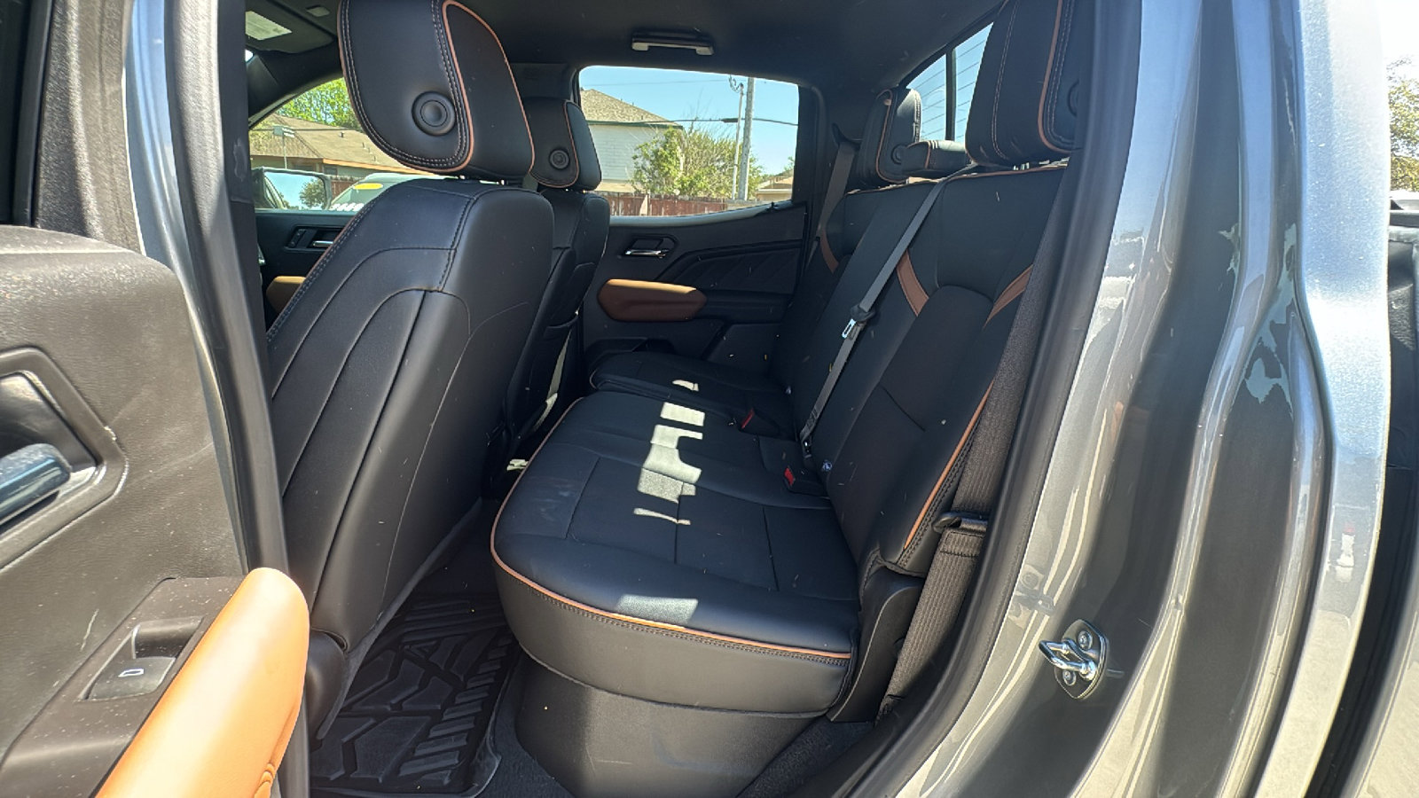 Used 2025 GMC Canyon AT4 image 14