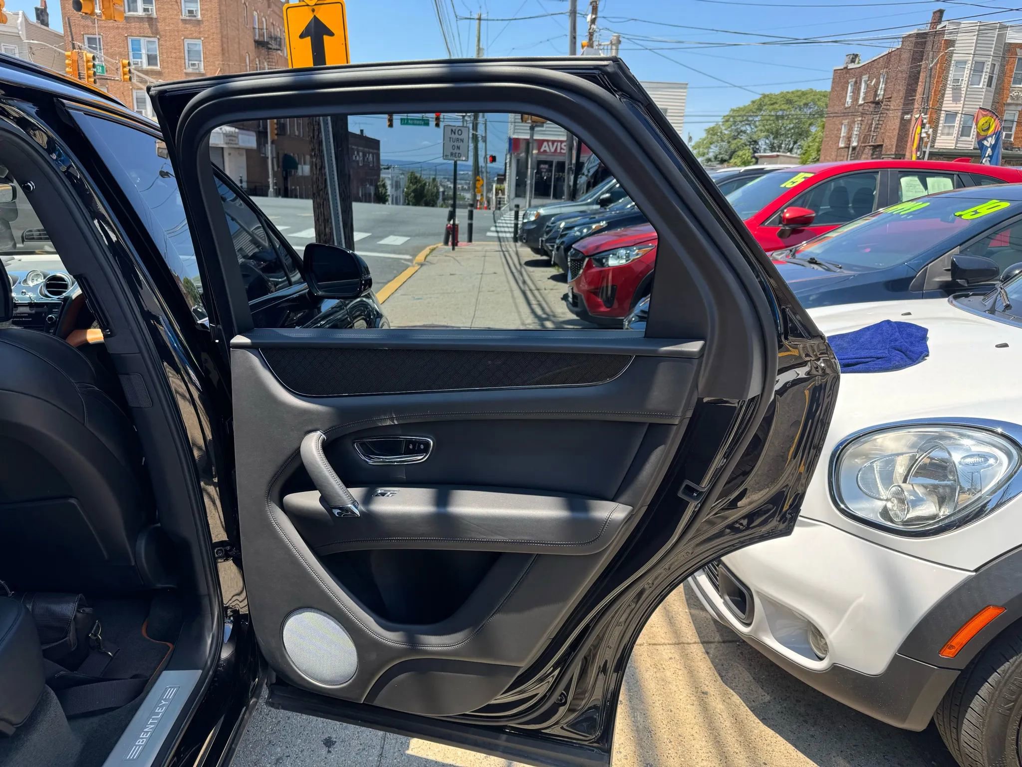 Used 2020 Bentley Bentayga Design Series image 17