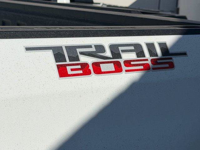 Used 2026 Chevrolet Silverado 1500 Custom Trail Boss w/ Turbomax Blackout Package AWD/4WD image 7