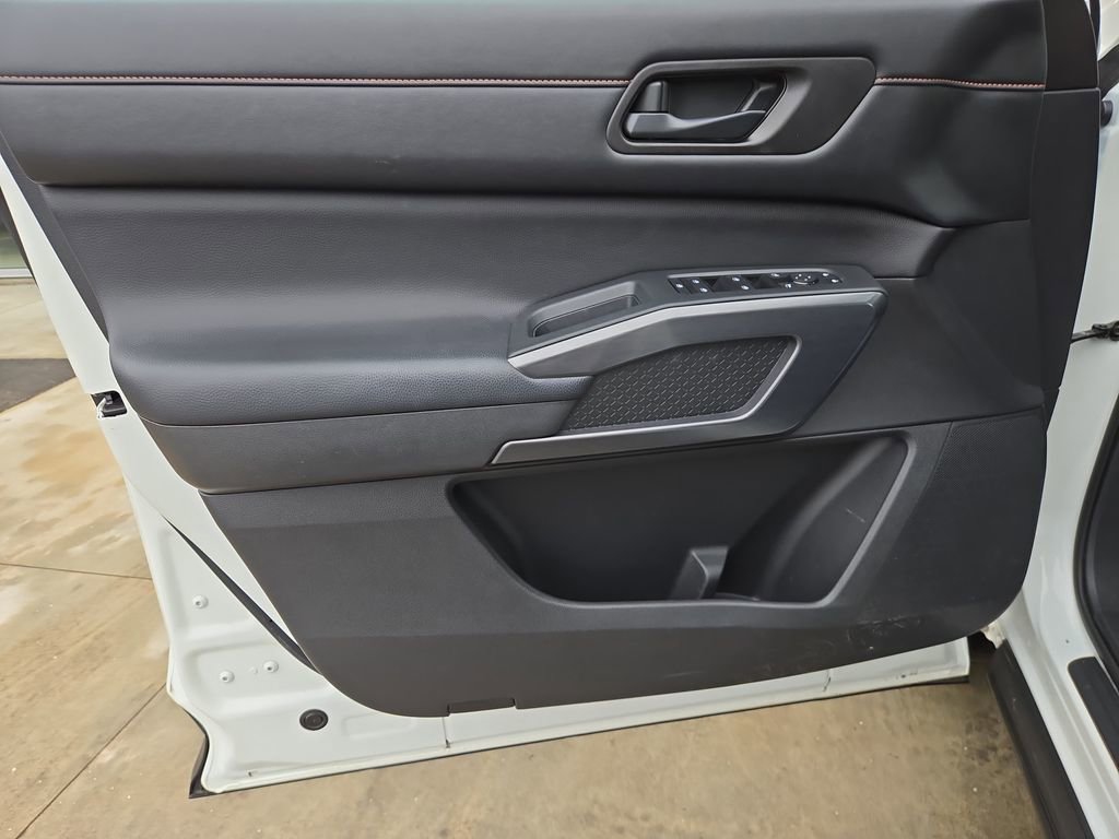 Used 2023 Nissan Pathfinder Rock Creek image 12