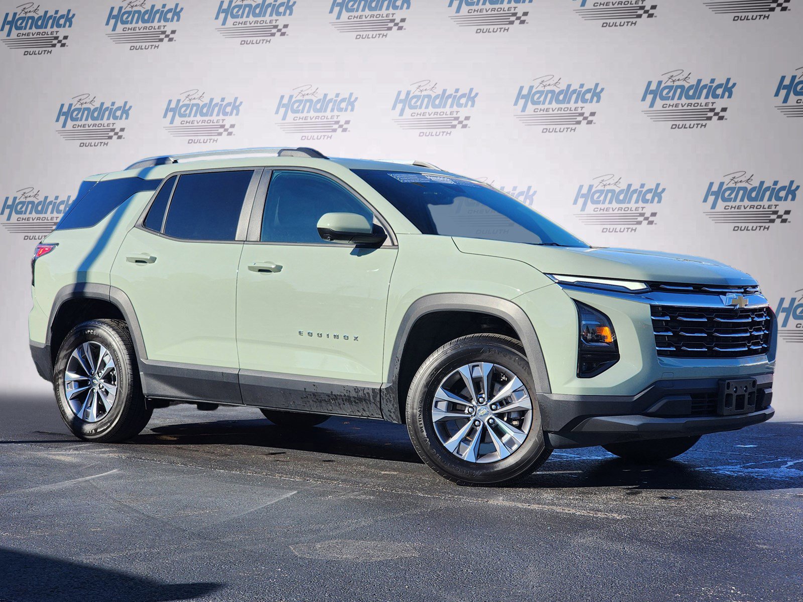 Used 2025 Chevrolet Equinox LT w/ Convenience Package II image 2