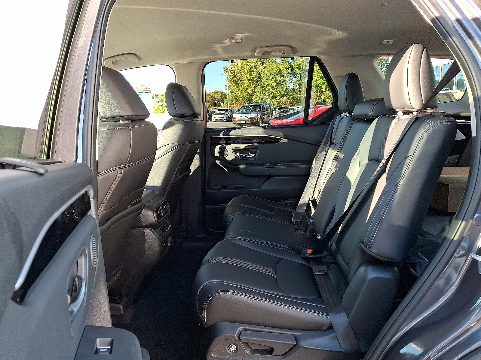 New 2025 Honda Pilot EX-L image 5