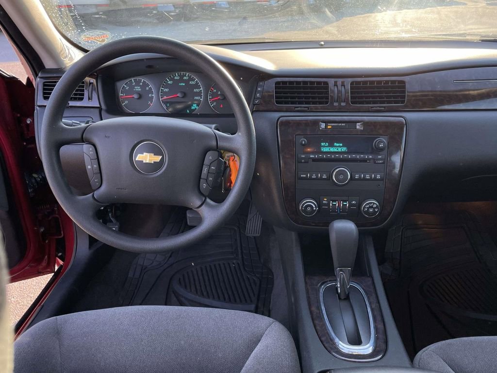 Used 2015 Chevrolet Impala LT w/ LT Sunroof Package image 4