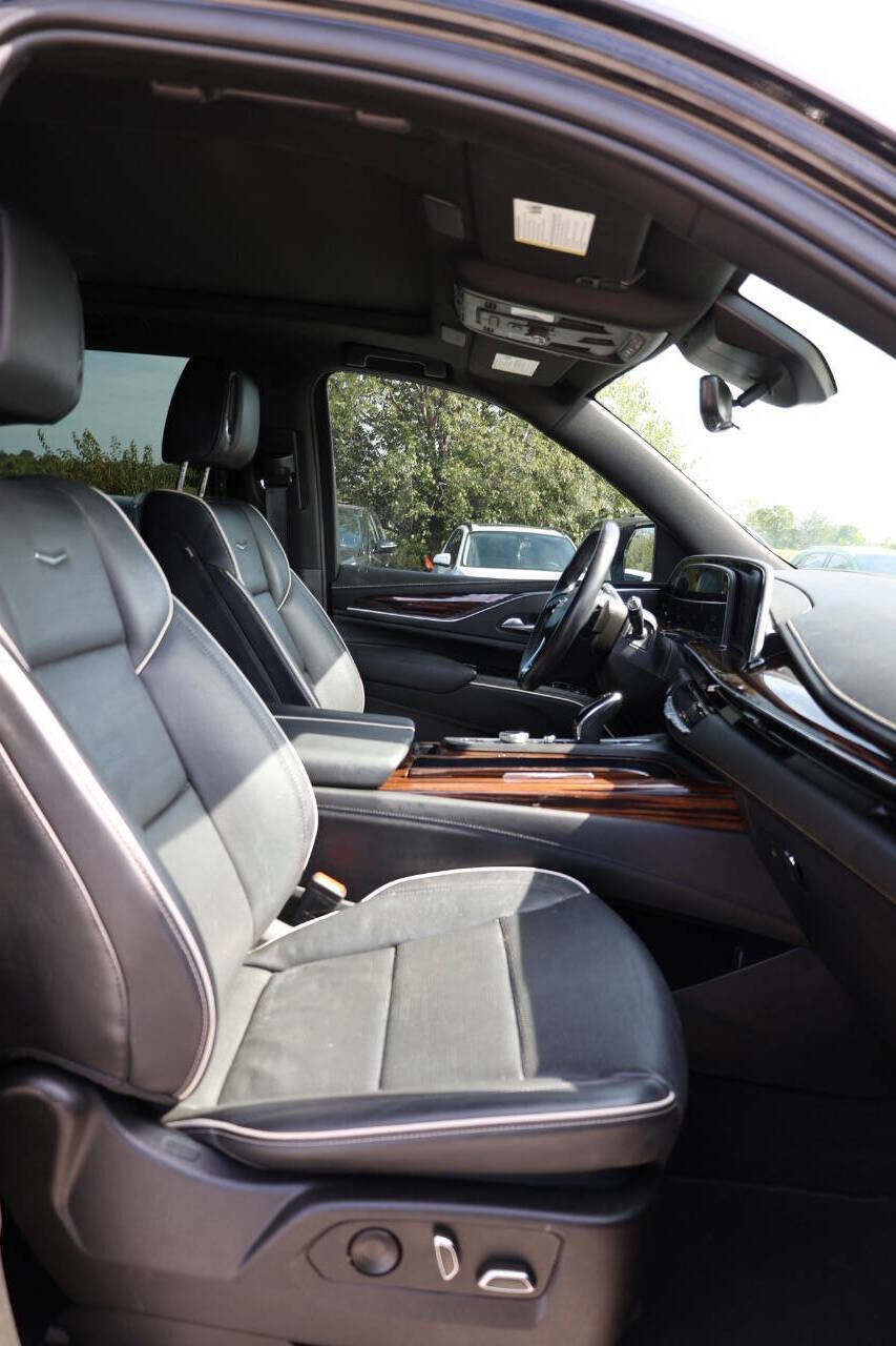 Used 2023 Cadillac Escalade ESV Premium Luxury AWD/4WD image 15