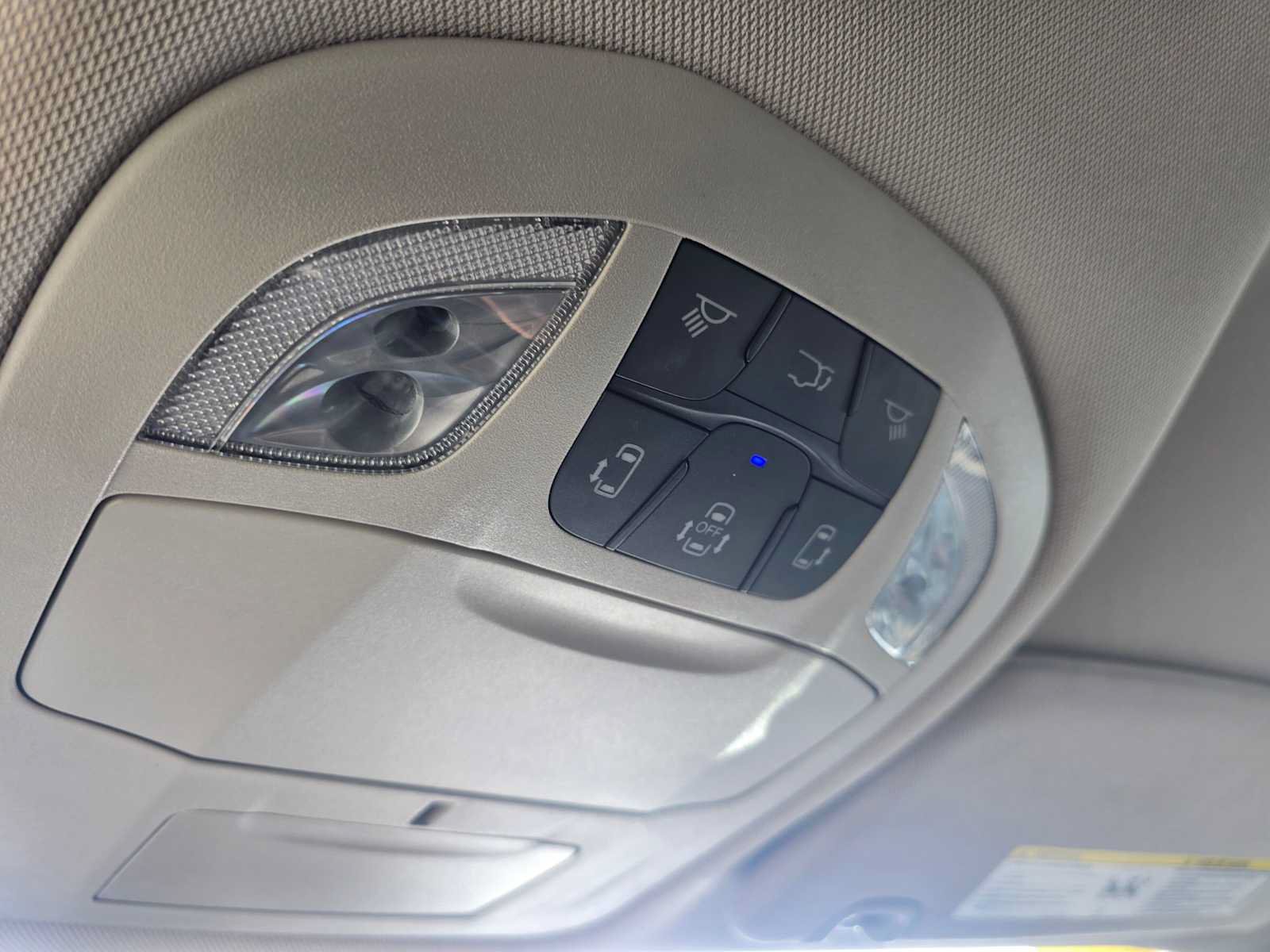 Used 2023 Chrysler Voyager LX FWD image 34