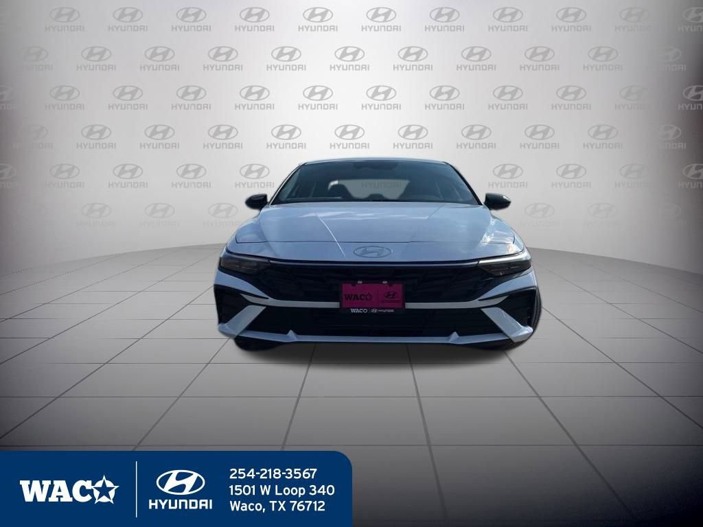 Used 2025 Hyundai Elantra SEL image 3
