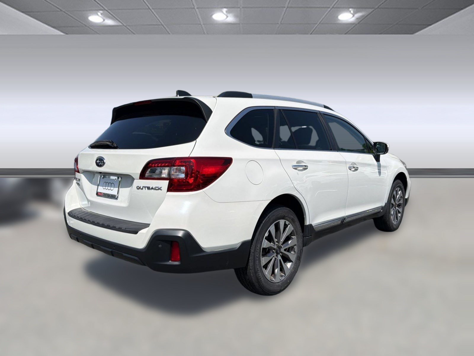 Used 2019 Subaru Outback 2.5i Touring w/ Popular Package #3A AWD/4WD image 9