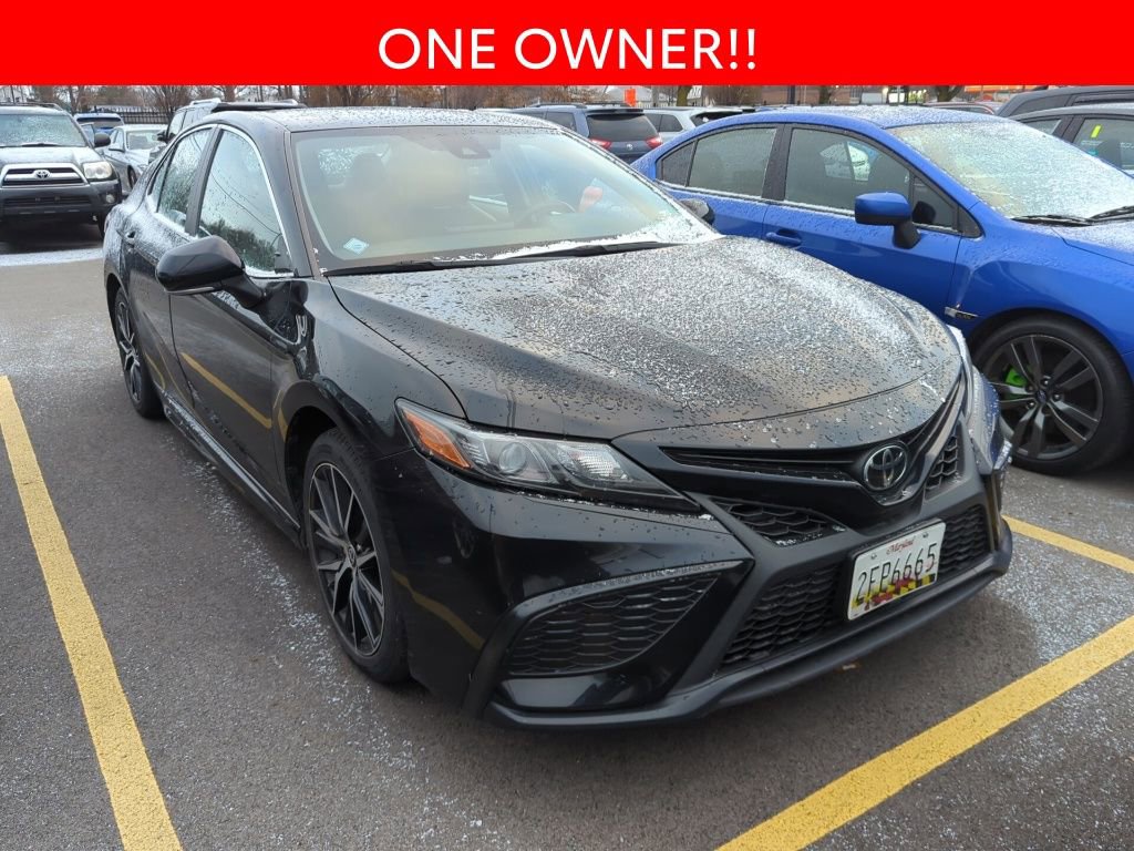 Used 2024 Toyota Camry SE image 3