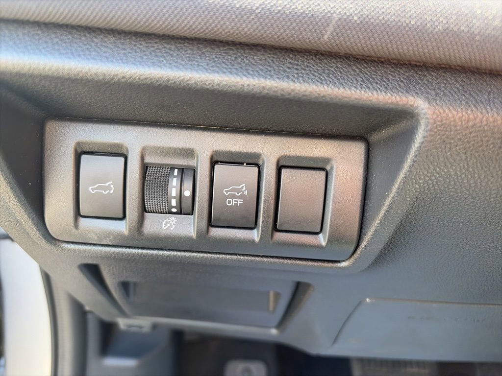 Used 2025 Subaru Outback Premium image 12