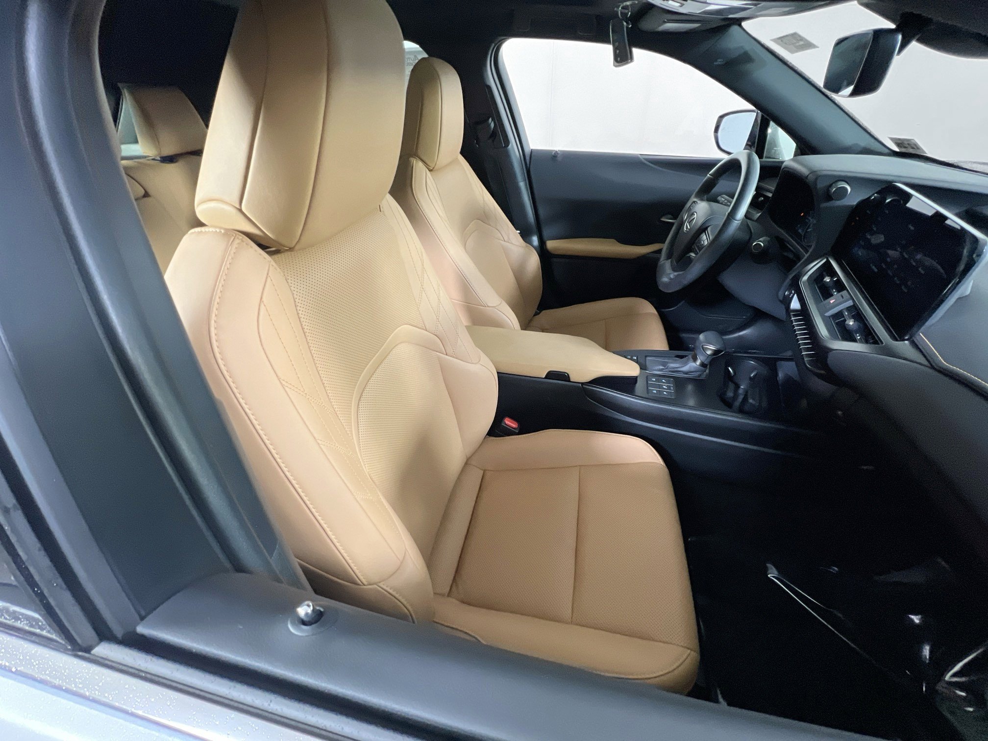Used 2024 Lexus UX 250h AWD w/ Premium Package image 26