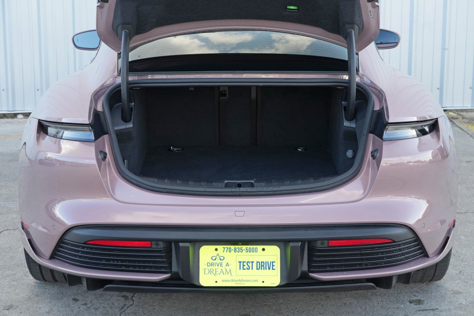 Used 2024 Porsche Taycan image 10