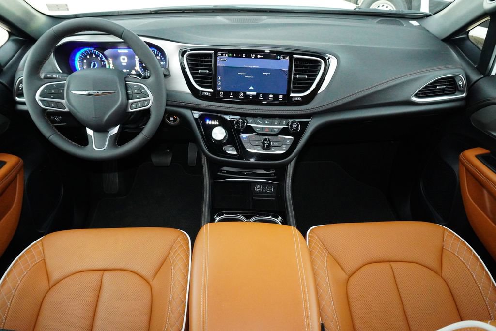 Used 2024 Chrysler Pacifica Pinnacle w/ Trailer Tow Group image 23