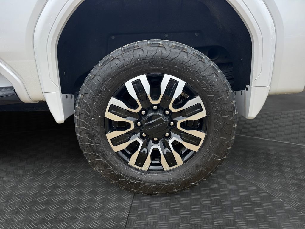 Used 2025 GMC Sierra 2500 Denali Ultimate image 17
