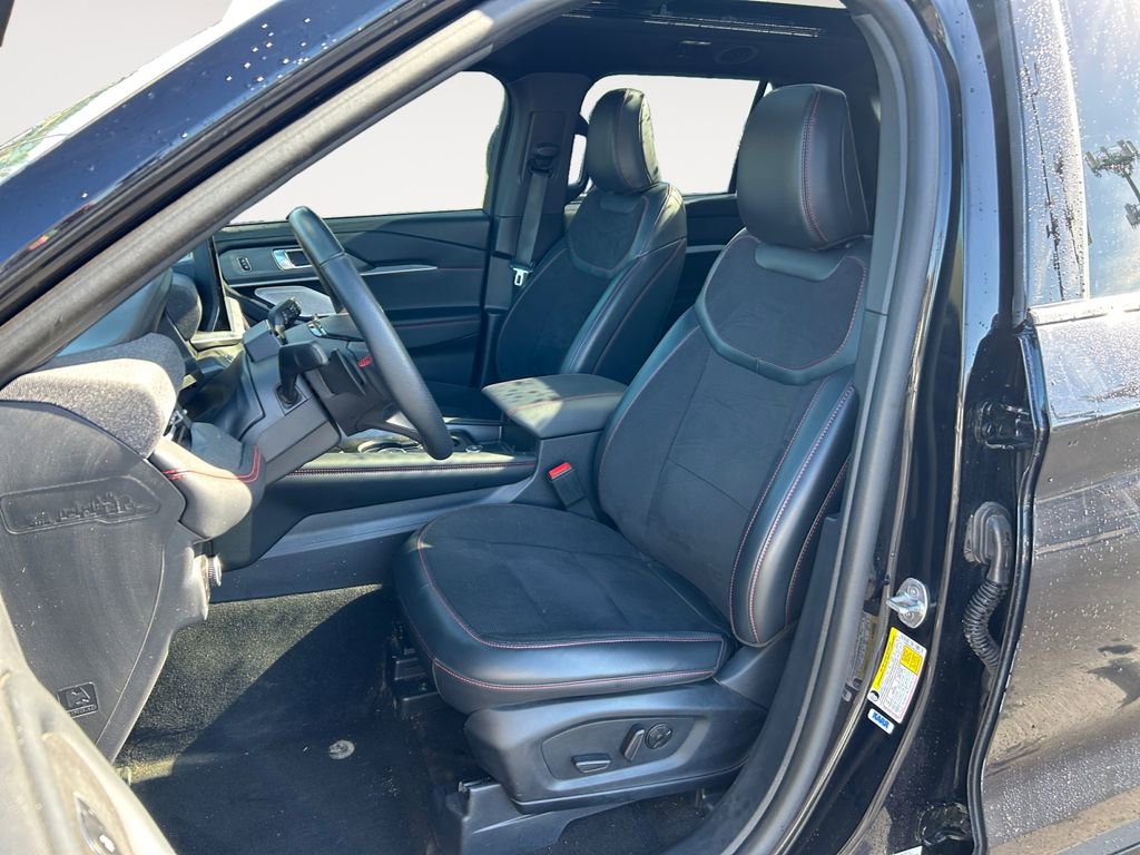 Used 2025 Ford Explorer ST AWD/4WD image 16