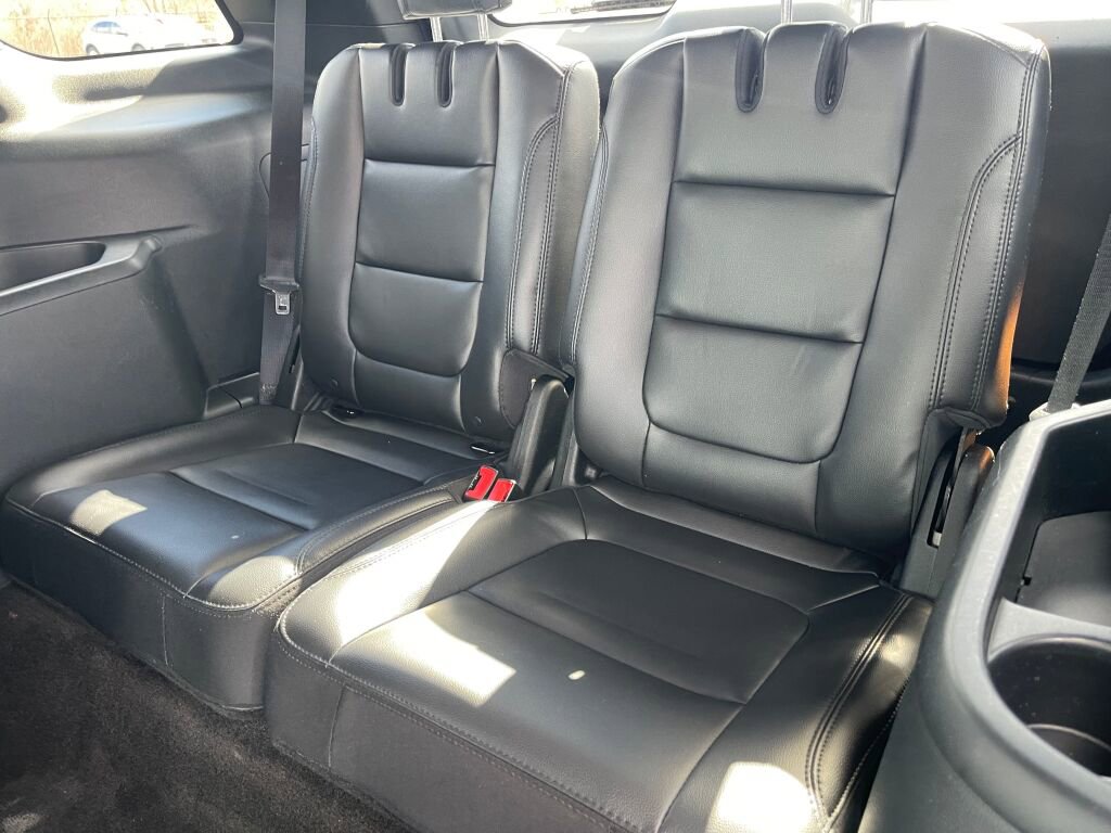 Used 2018 Ford Explorer XLT w/ Equipment Group 202A image 15