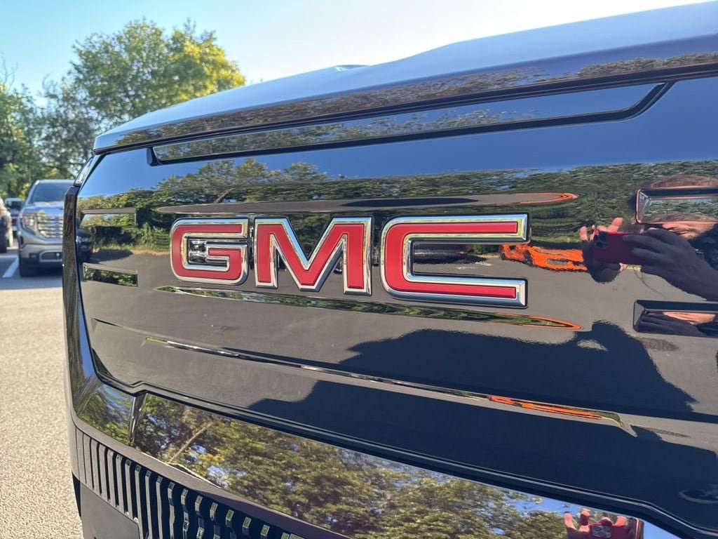 New 2026 GMC Sierra EV Elevation w/ LPO, Elevation Dark Package AWD/4WD image 59