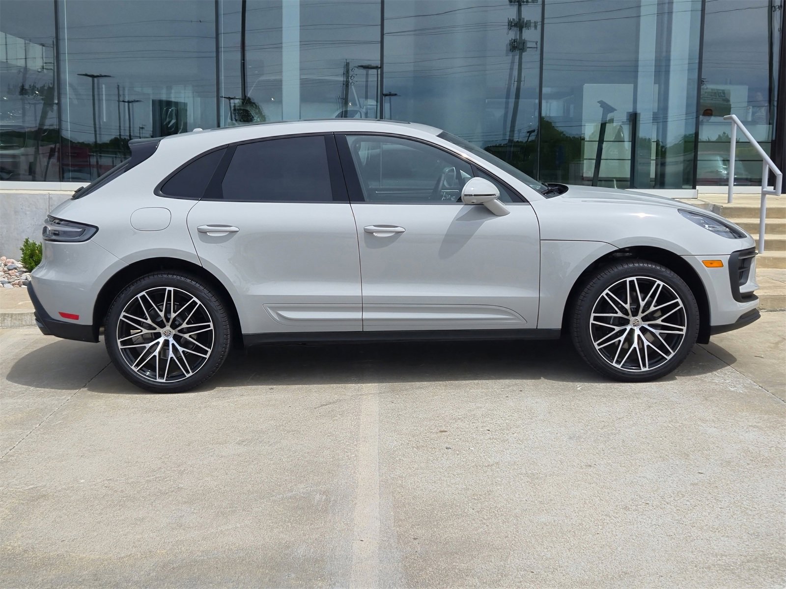 New 2025 Porsche Macan image 8