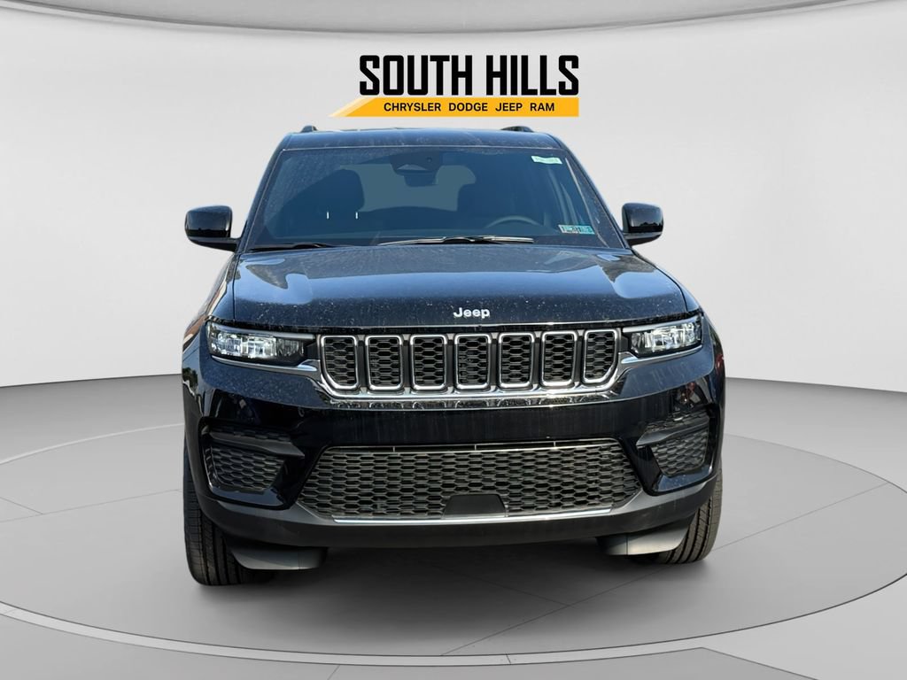 Used 2025 Jeep Grand Cherokee Laredo AWD/4WD image 8