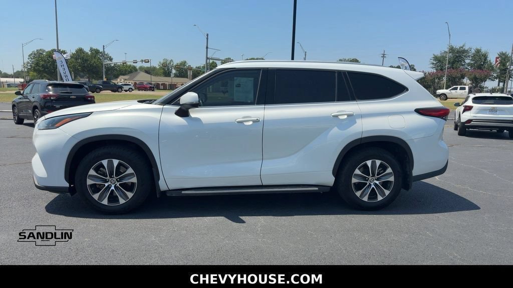 Used 2022 Toyota Highlander XLE FWD image 35