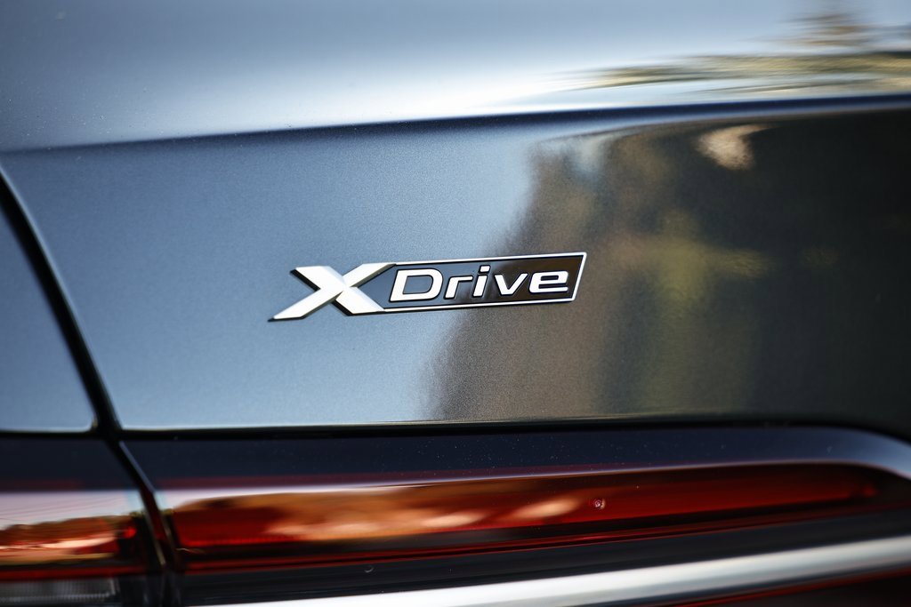New 2026 BMW 550e xDrive w/ Premium Package image 10