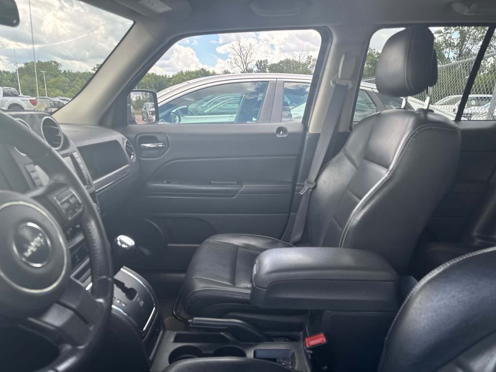 Used 2017 Jeep Patriot High Altitude AWD/4WD image 32