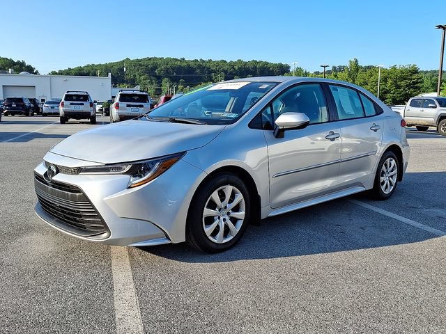 Certified 2025 Toyota Corolla LE FWD image 3