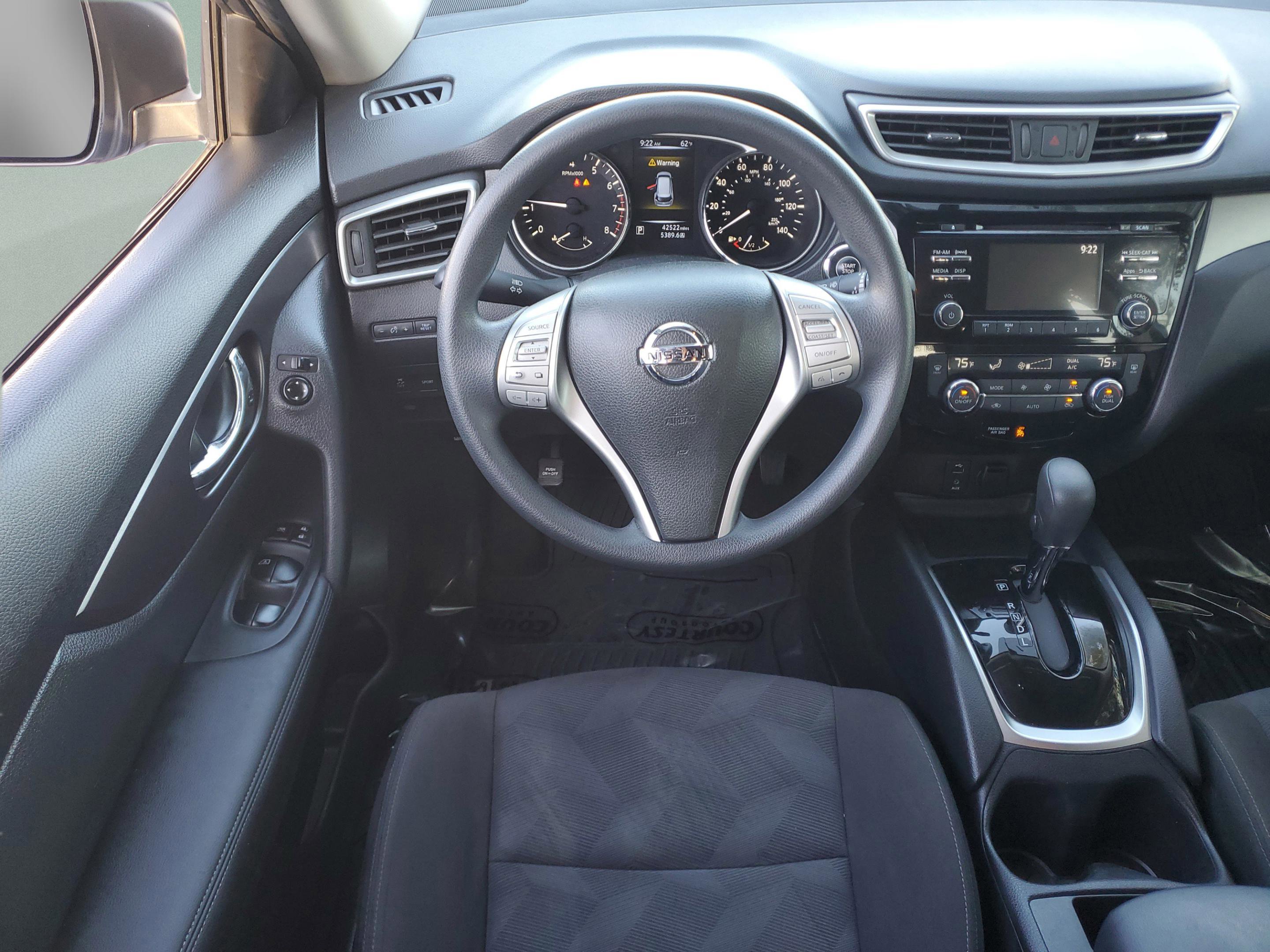 Used 2016 Nissan Rogue SV image 13